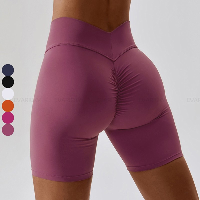 Shorts de treino com corte na cintura em V